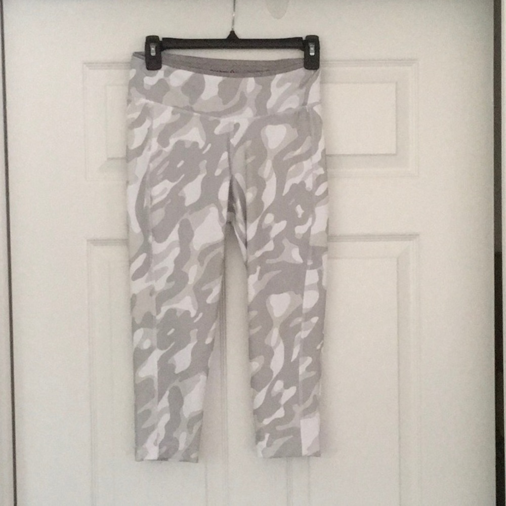 Reebok speedwick Capri exercise pants size small